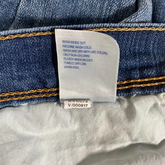 Old Navy Woman's The Flirt Regular Cut Capri's Sz 10 - Picture 7 of 7